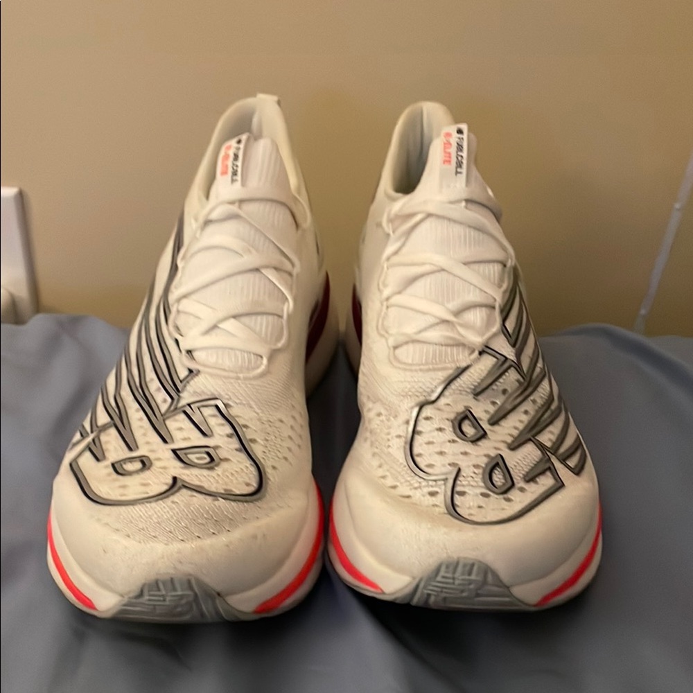 New Balance FuelCell SuperComp Elite running shoes      ⭐️ONLY WORN ONCE⭐️